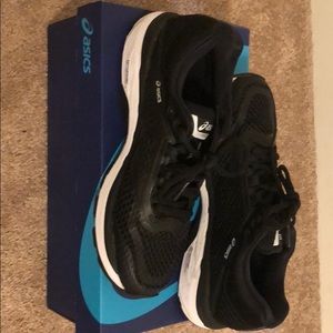 GT-2000 6 ASICS black running shoes